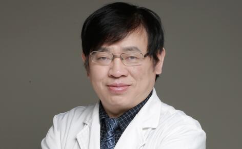如果做三段式假体隆鼻，那要垫耳软骨吗？