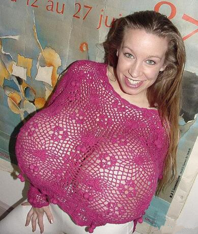 女模特隆胸后巨乳净重50斤 摇身成为“头号波霸”